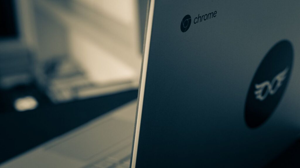 how to save the battery on chromebook